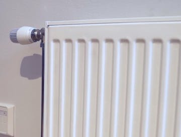 Patterilämmitys seinällä