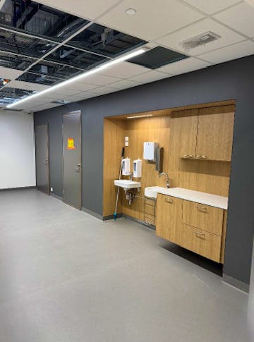 Hissiaulan kalustusta