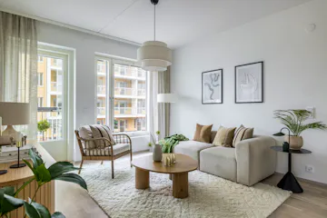 Isot ikkunat tuovat valoa